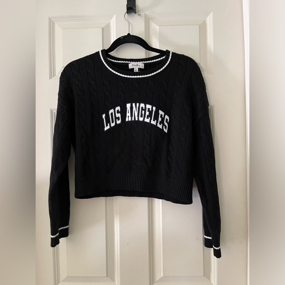 Juniors' Faded Rose Cable Knit Cropped Crewneck Sweater black & White size Small